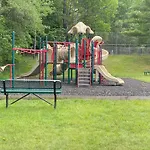 Cozy Pocono Home- Lake, Hot Tub, Waterpark, Hiking