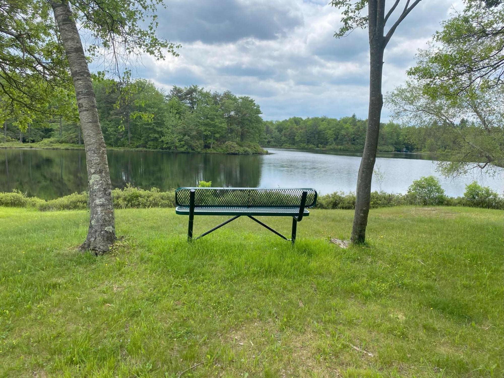Cozy Pocono Home- Lake, Hot Tub, Waterpark, Hiking