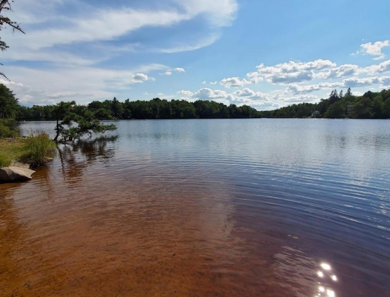 Cozy Pocono Home- Lake, Hot Tub, Waterpark, Hiking Holiday home Long Pond