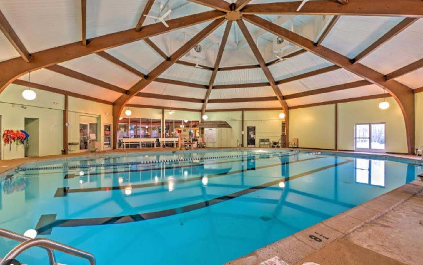 Holiday home Cozy Pocono Home- Lake, Hot Tub, Waterpark, Hiking Long Pond